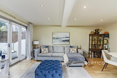 2 bedroom flat to rent, Tonsley Hill, SW18