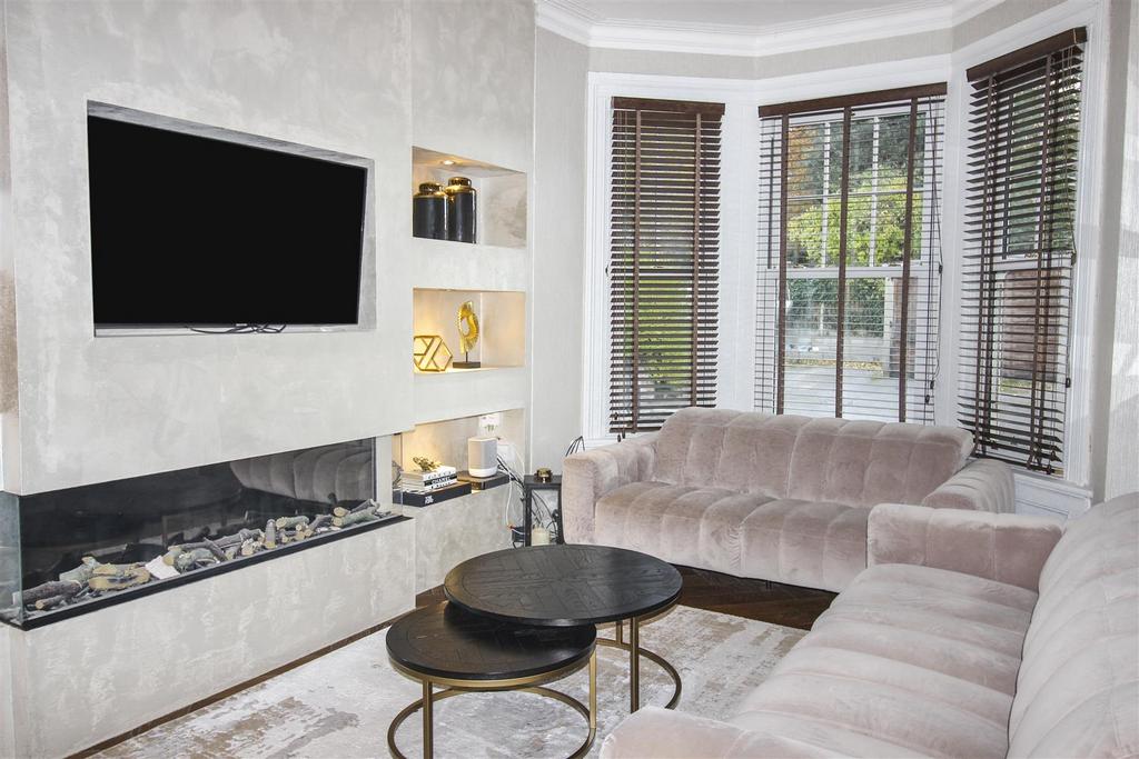 Side Facing Lounge