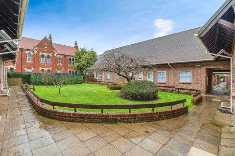 1 bedroom retirement property for sale, Great Well Drive, Romsey