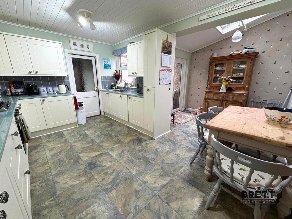 Kitchen/Dining