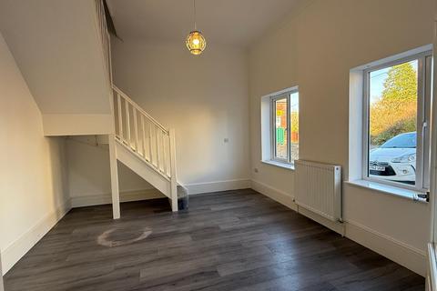 3 bedroom semi-detached house to rent, Cwmamman Road, Garnant SA18
