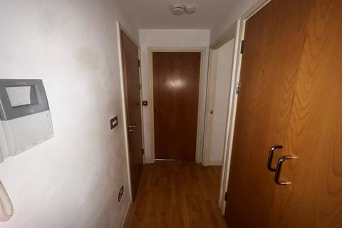 undefined, Queens Dock Avenue, Hull