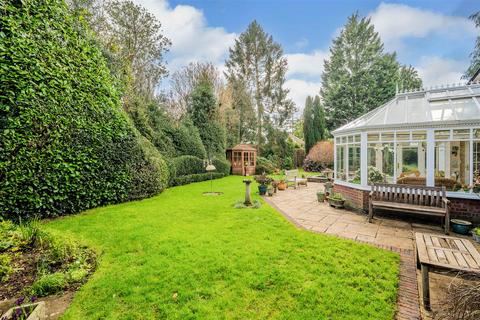 4 bedroom detached house for sale, Cedar Walk, Kingswood, Tadworth
