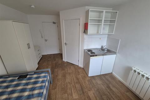 Studio to rent, *ONLY £695PCM WITH BILLS*