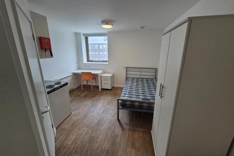 Studio to rent, *ONLY £695PCM WITH BILLS*