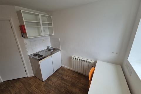 Studio to rent, *ONLY £695PCM WITH BILLS*