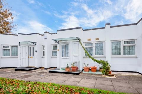 1 bedroom terraced bungalow for sale, Lovat Walk, Hounslow