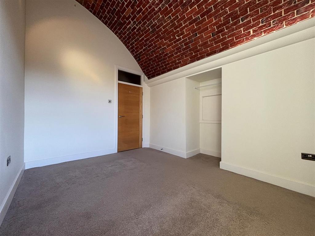 Bedroom T