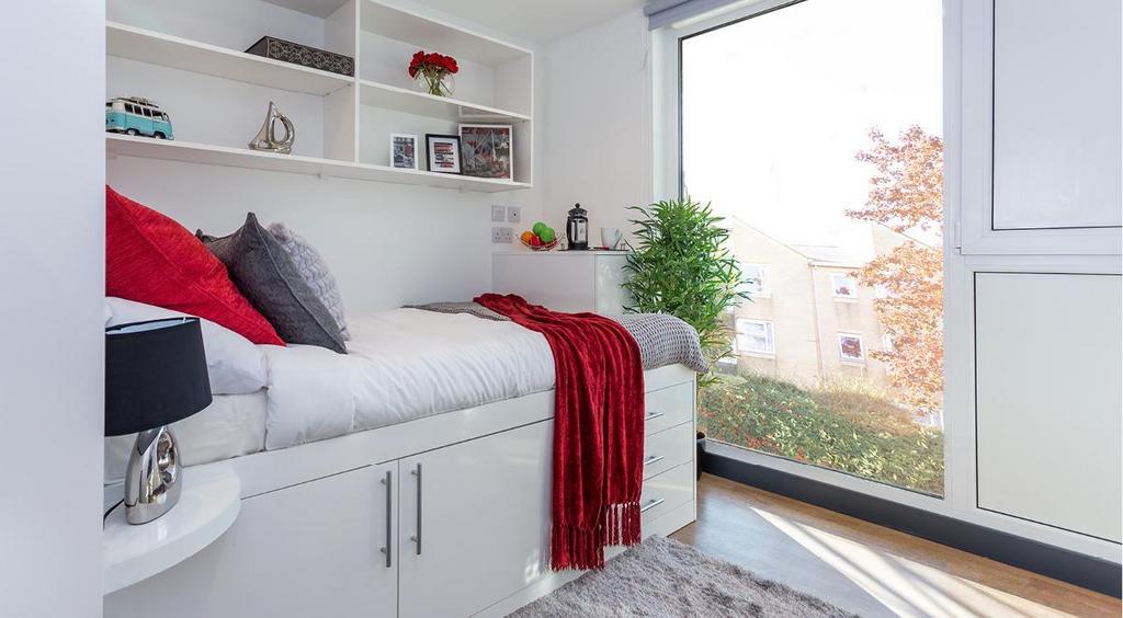 Apartment in Southampton - View 3