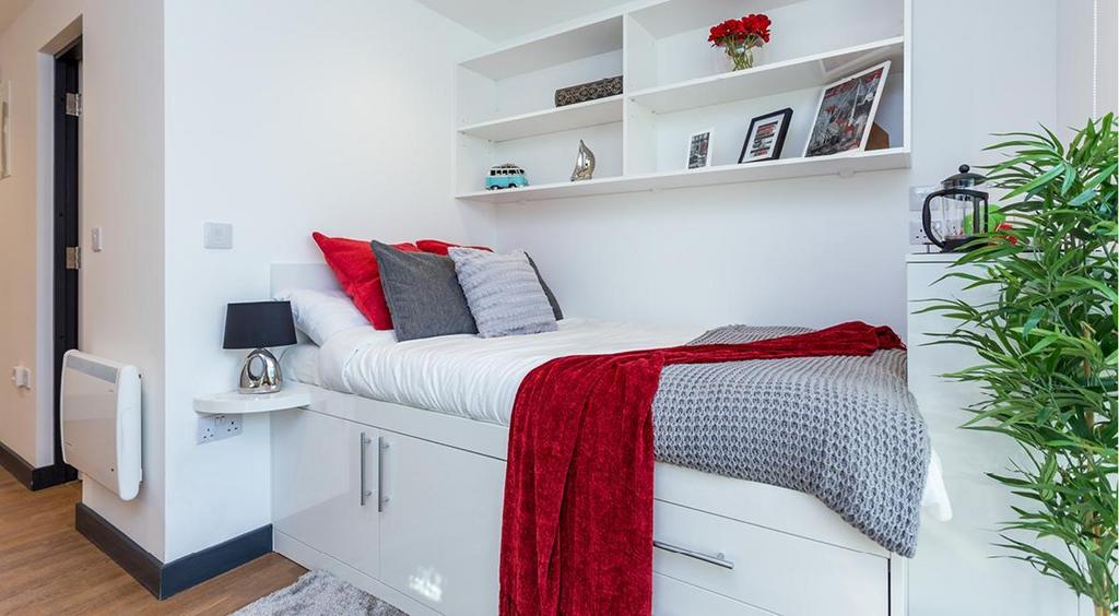 Apartment in Southampton - View 4
