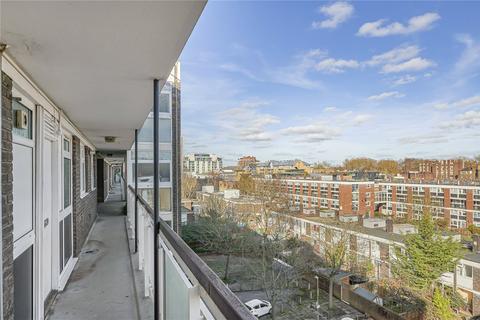 2 bedroom flat to rent, Henty Close, London, SW11