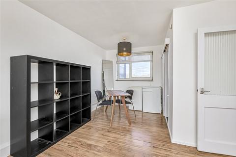 2 bedroom flat to rent, Henty Close, London, SW11
