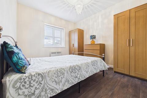 2 bedroom apartment to rent, Kells Lane, Gateshead NE9