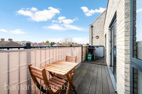2 bedroom flat for sale, Enmore Road, London