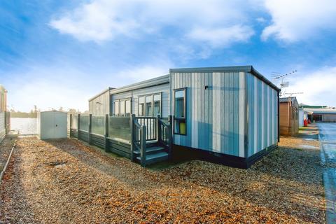 2 bedroom lodge for sale, Sleaford Road, Tattershall, Lincoln