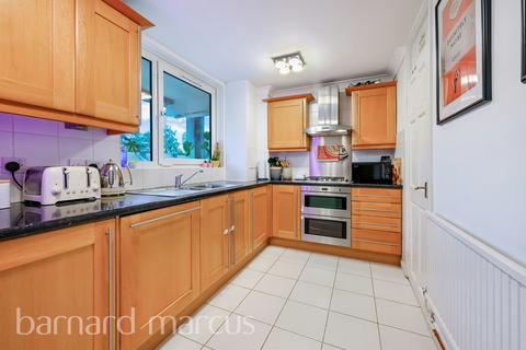 2 bedroom maisonette for sale, Lydney Close, London