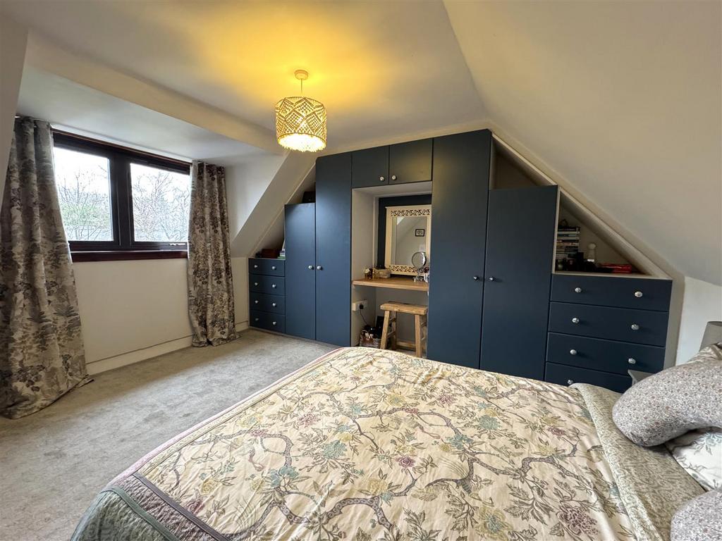 Master bedroom 1.jpg