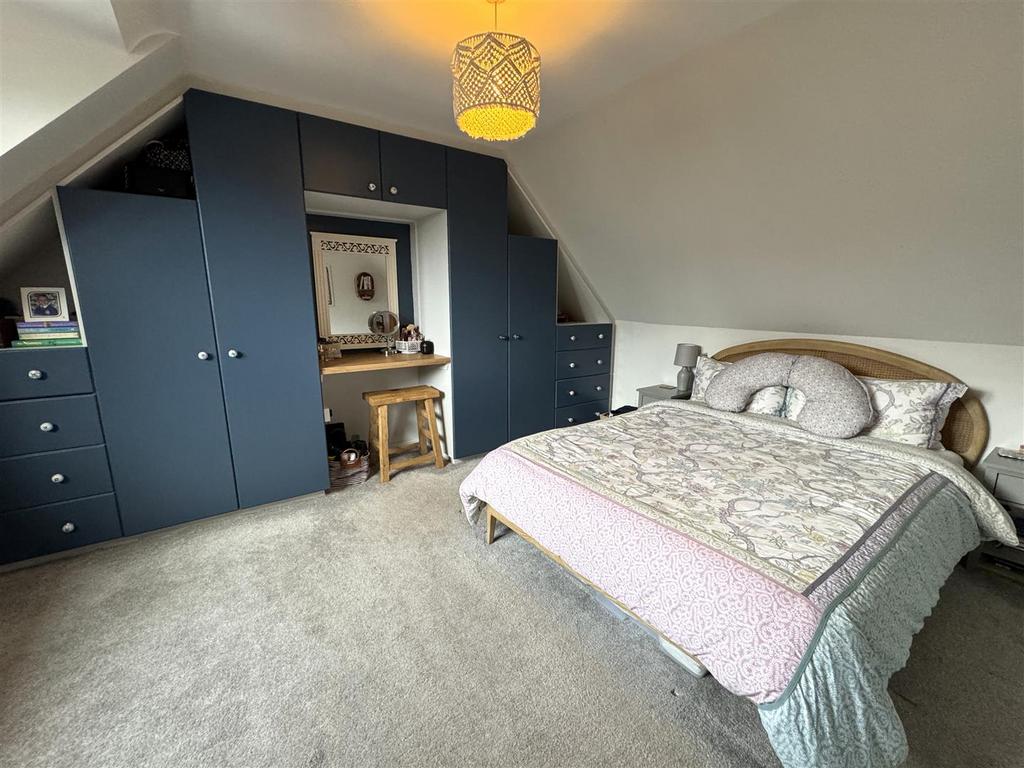 Master bedroom 11.jpg