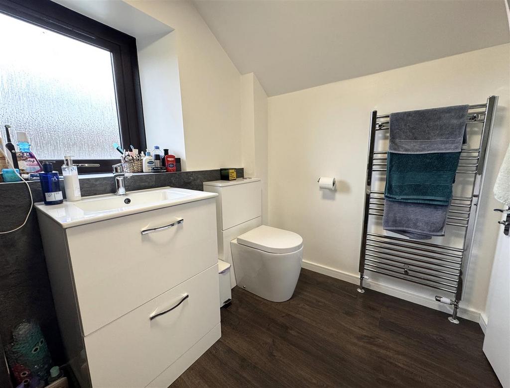 Bathroom 2.jpg