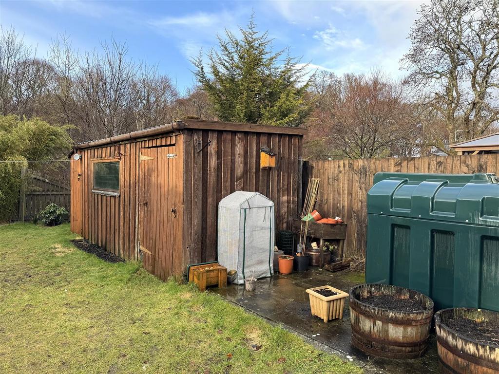 Rear garden 2.jpg
