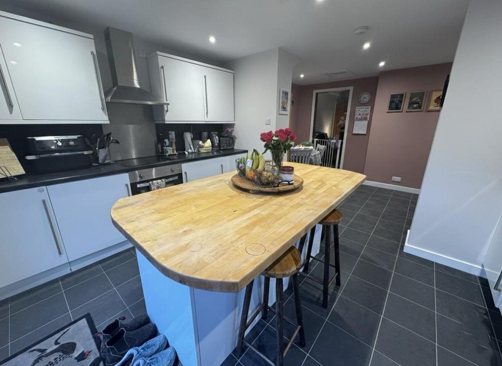 KITCHEN 2.jpg