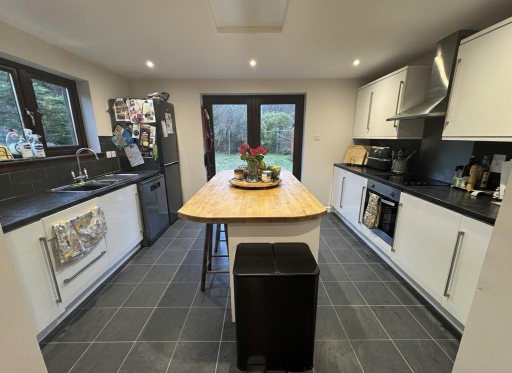 Kitchen 1.jpg