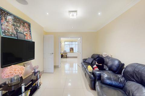 4 bedroom semi-detached house for sale, Ruislip, Greater London HA4