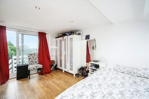 3 bedroom flat for sale, Hormead Road, London W9