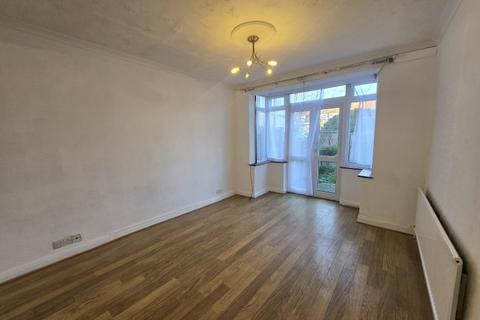 3 bedroom terraced house to rent, Causeyware Road, Edmonton, N9