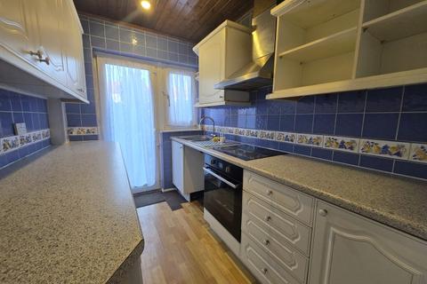 3 bedroom terraced house to rent, Causeyware Road, Edmonton, N9