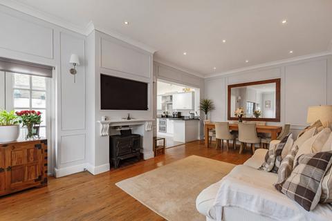 Ravensbury Road, Earlsfield, London, SW18