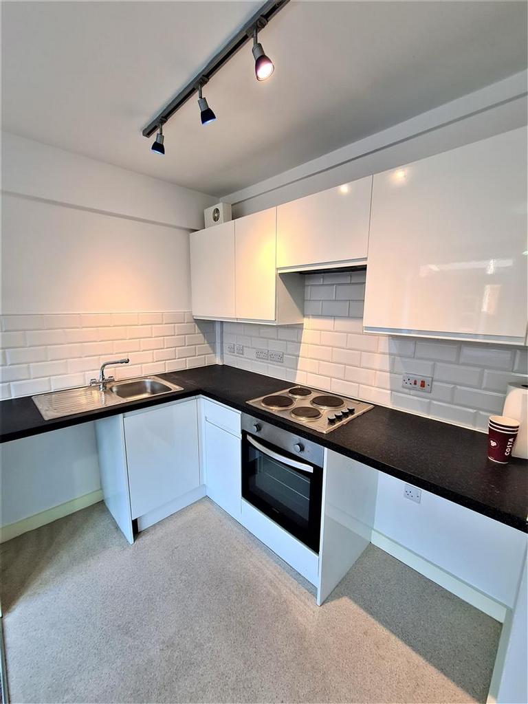 Kitchen (2).jpg