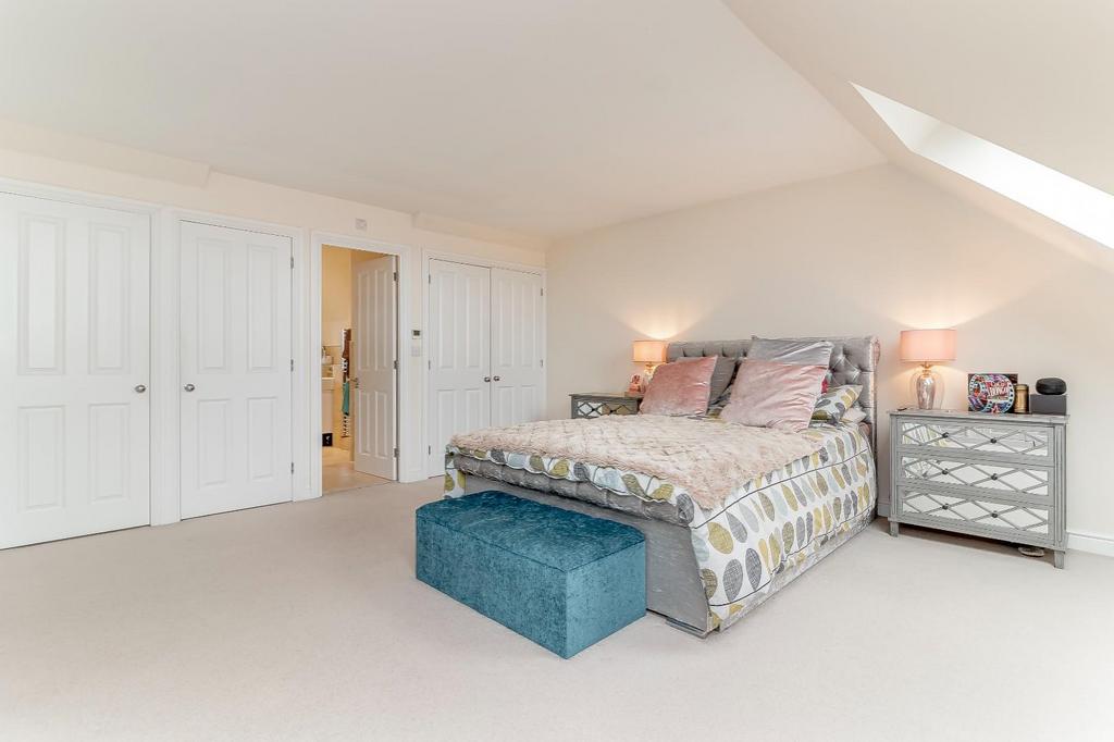 Master Bedroom - C.jpg