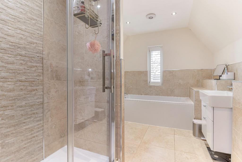 Master Bedroom Ensuite - C.jpg