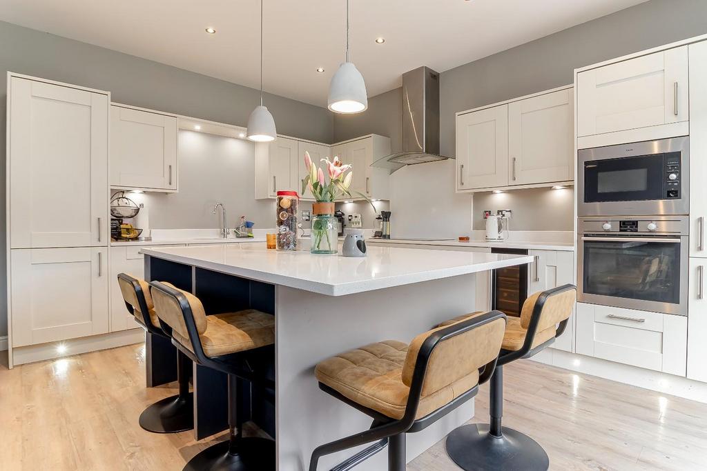 Living Kitchen - E.jpg