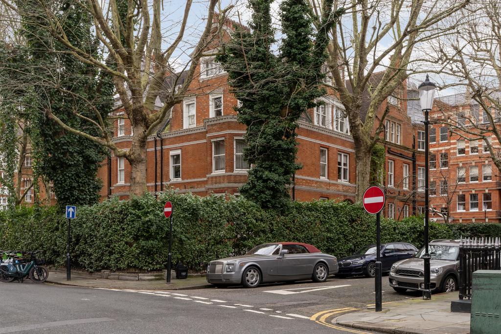 Private Realtor-26 E Kensington Court-1 Hi