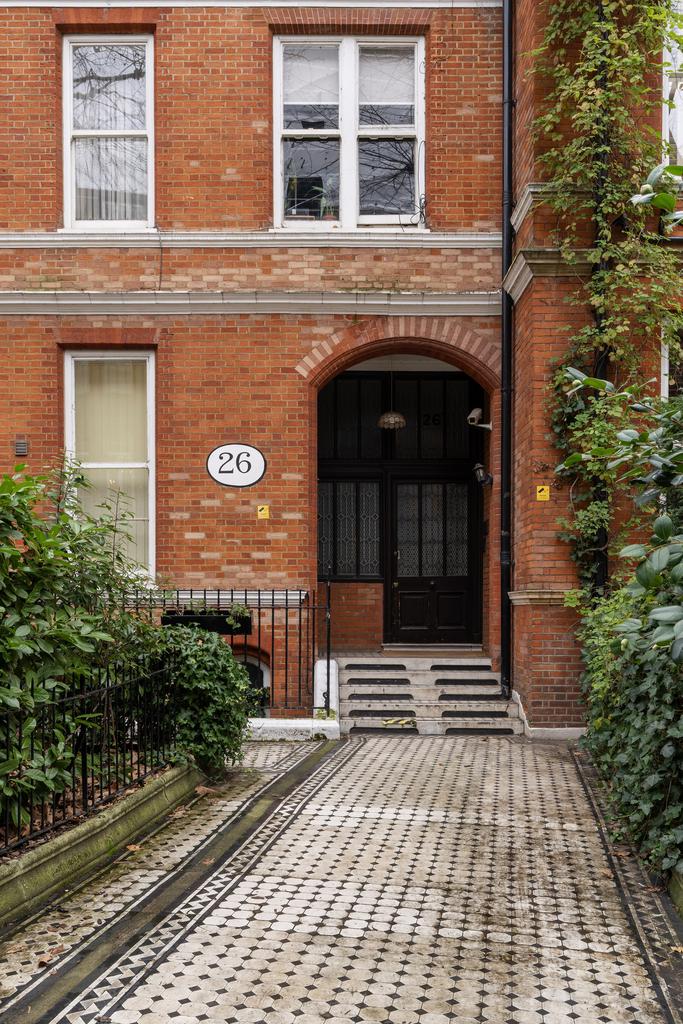 Private Realtor-26 E Kensington Court-3 Hi