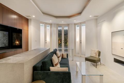 2 bedroom flat for sale, Kensington Court, Kensington W8