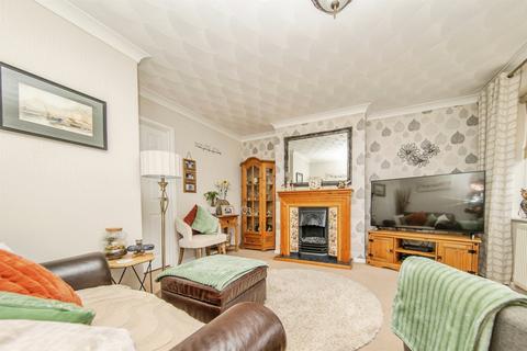 3 bedroom semi-detached house for sale, Fallowfield Close, Harwich