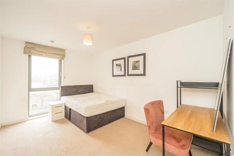 2 bedroom flat to rent, Crowder Street, London E1