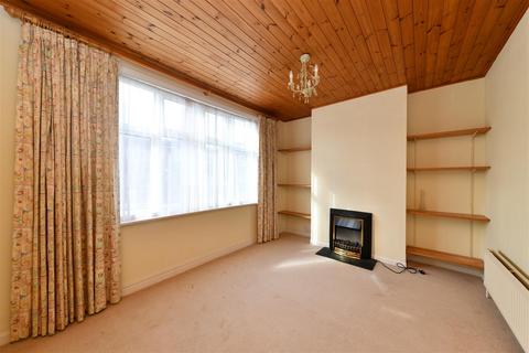 3 bedroom semi-detached house to rent, Hellards Road, Stevenage