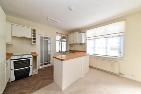3 bedroom semi-detached house to rent, Hellards Road, Stevenage