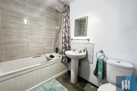 2 bedroom apartment for sale, Quarmby Road, Quarmby, Huddersfield, HD3