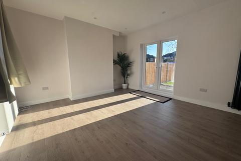 3 bedroom semi-detached house to rent, Gunthorpe Road, LEICESTER