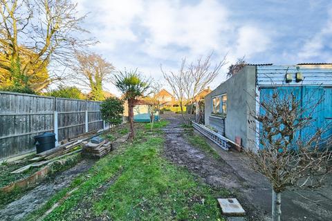 3 bedroom semi-detached house to rent, Stanwell Road, Ashford, Surrey, TW15