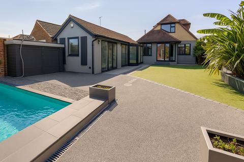 4 bedroom detached house for sale, Spring Gardens, North Baddesley, Southampton