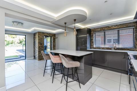 4 bedroom detached house for sale, Spring Gardens, North Baddesley, Southampton