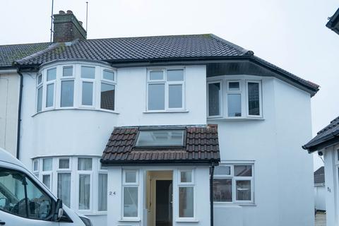 4 bedroom semi-detached house to rent, St. Stephens Close, Southall UB1
