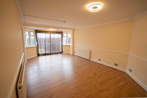 4 bedroom semi-detached house to rent, St. Stephens Close, Southall UB1