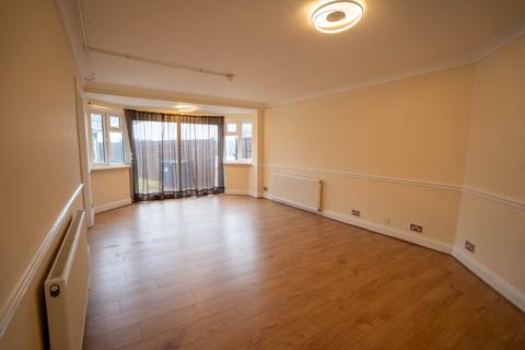 4 bedroom semi-detached house to rent, St. Stephens Close, Southall UB1